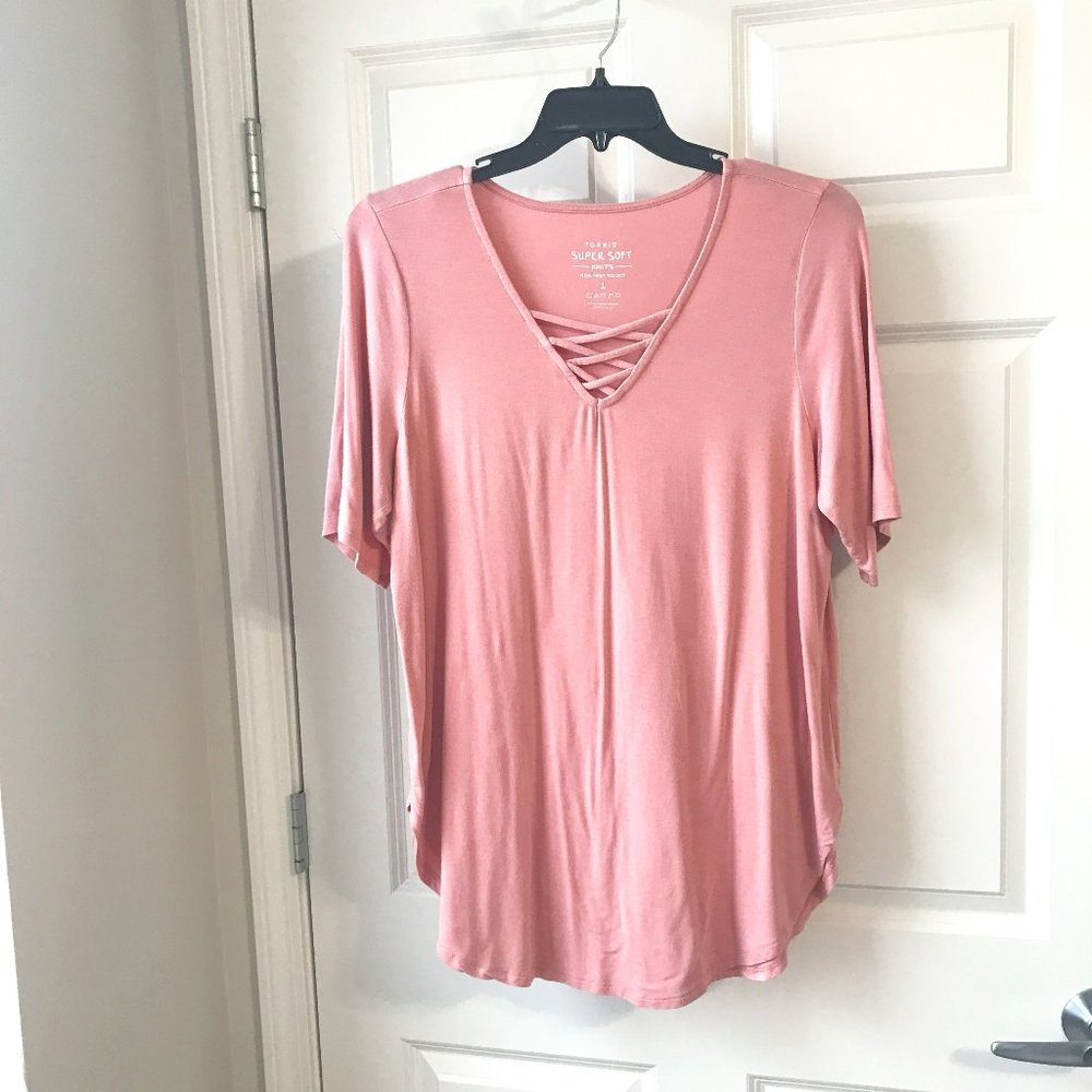 Torrid Size 1 Pink Super Soft Tee Neckline Detail